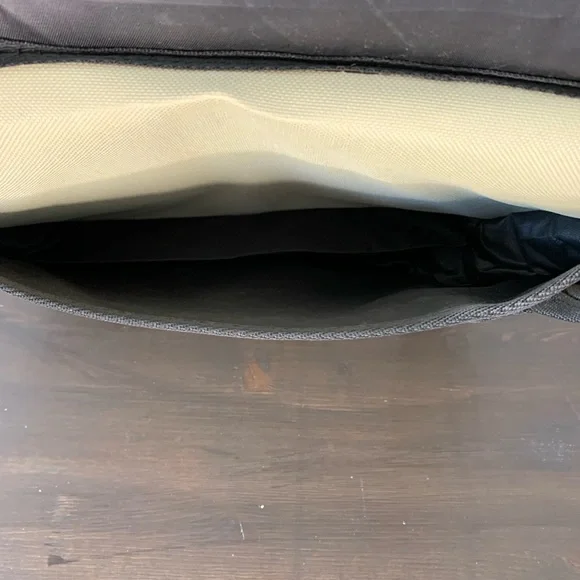 2D cartoon crossbody bag - Picture 6 of 9